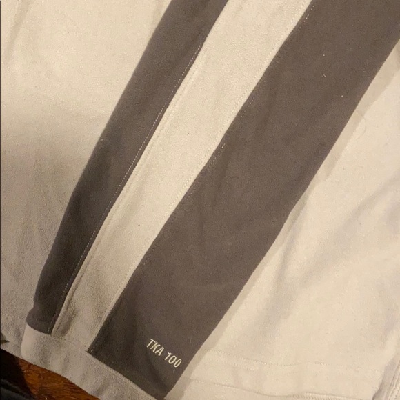 Men’s North Face sweater - Picture 4 of 6